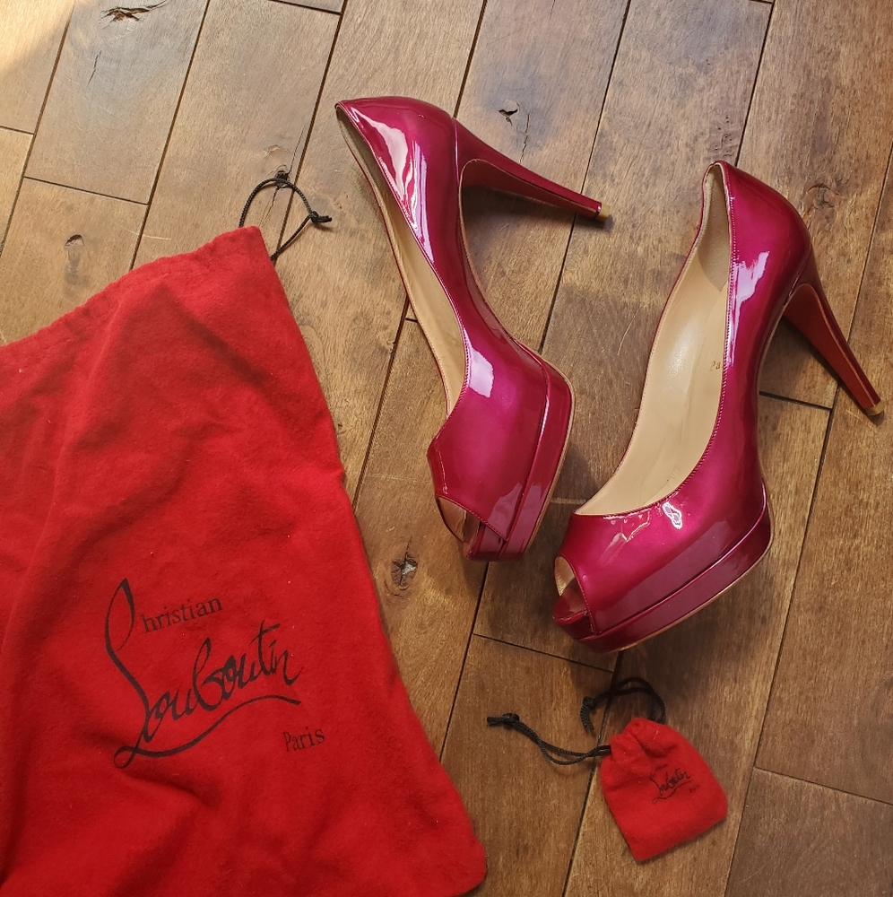 Louboutin peep toe size 40 in hot pink